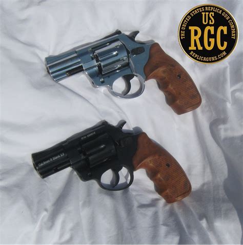 replicaguns.com